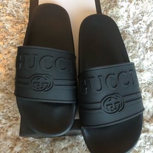Gucci pursuit logo slides
